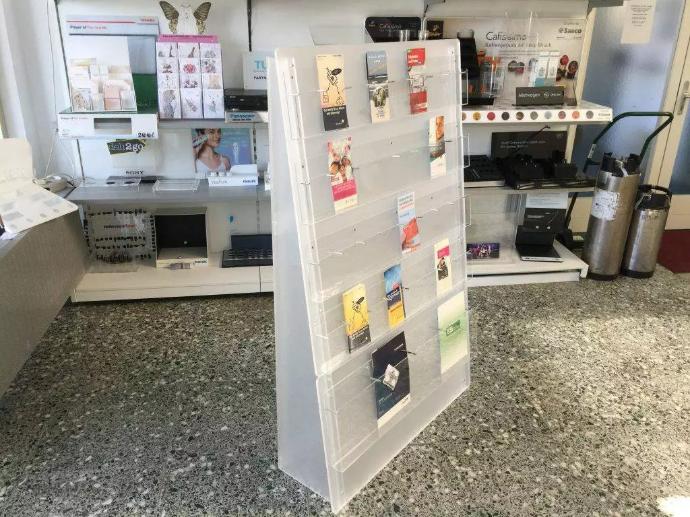 Bodendisplay aus satiniertem Acryl